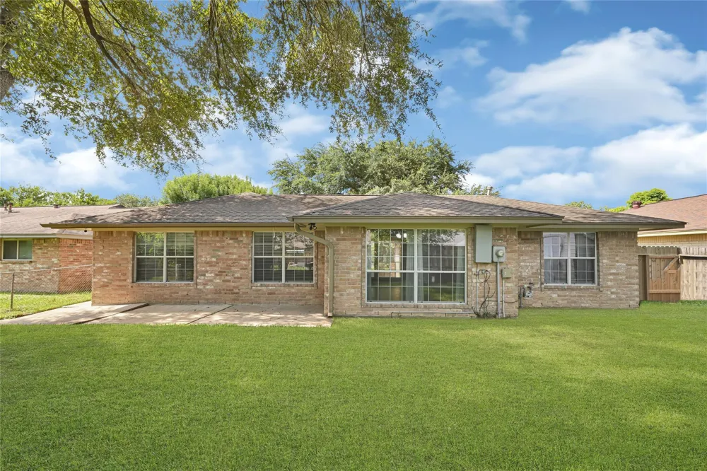 7323 Log View Drive Houston, TX 77040