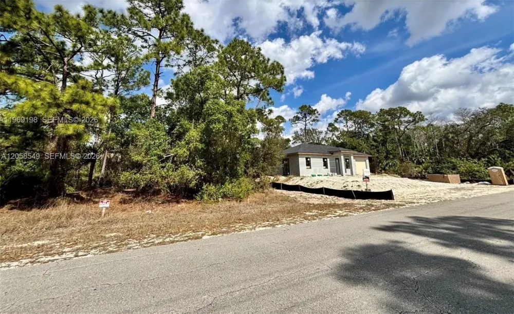 901 E 17th St Lehigh Acres, FL 33972