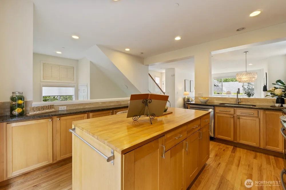 71 Sunset Court NW Issaquah, WA 98027