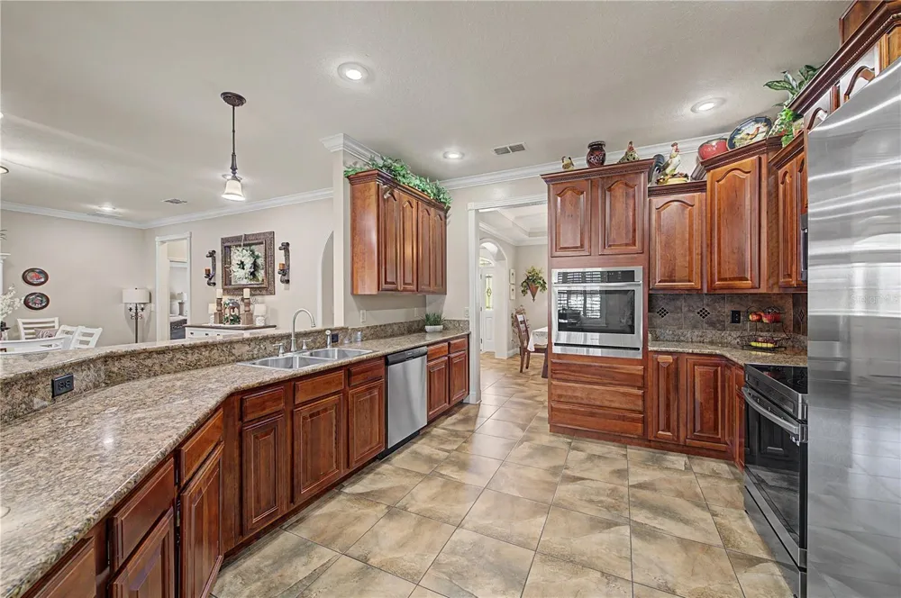 3660 FUTCH LOOP Plant City, FL 33566