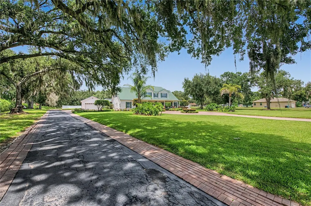 3660 FUTCH LOOP Plant City, FL 33566