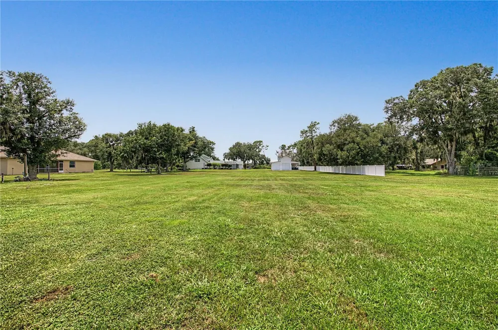 3660 FUTCH LOOP Plant City, FL 33566
