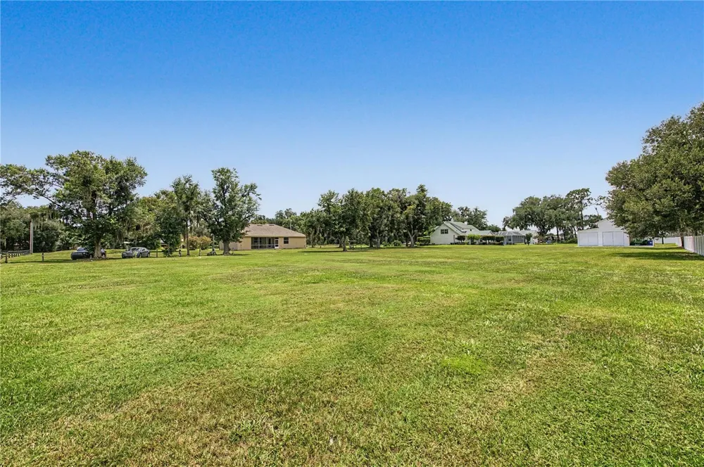 3660 FUTCH LOOP Plant City, FL 33566
