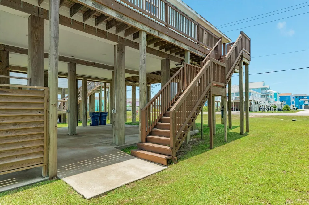 1741 Bluewater Highway Surfside Beach, TX 77541
