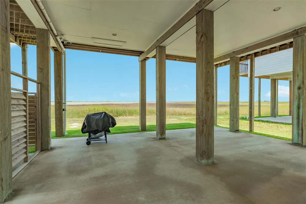 1741 Bluewater Highway Surfside Beach, TX 77541