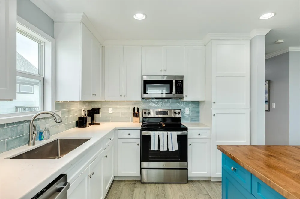 1741 Bluewater Highway Surfside Beach, TX 77541