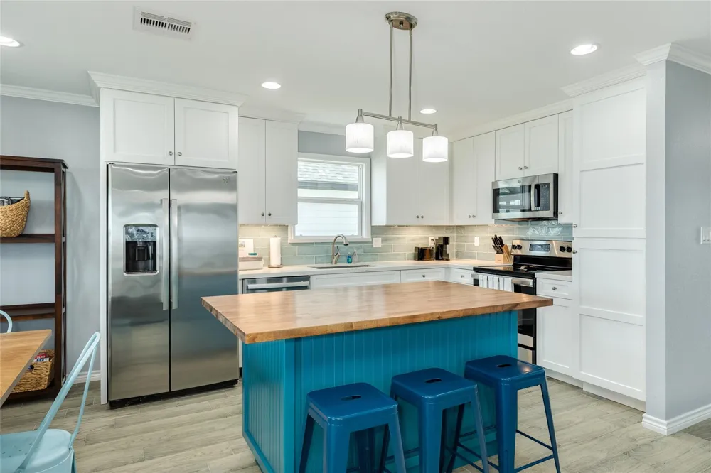 1741 Bluewater Highway Surfside Beach, TX 77541