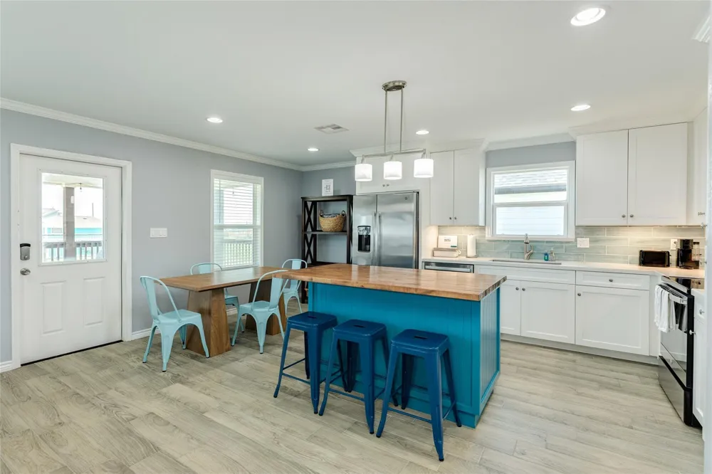 1741 Bluewater Highway Surfside Beach, TX 77541