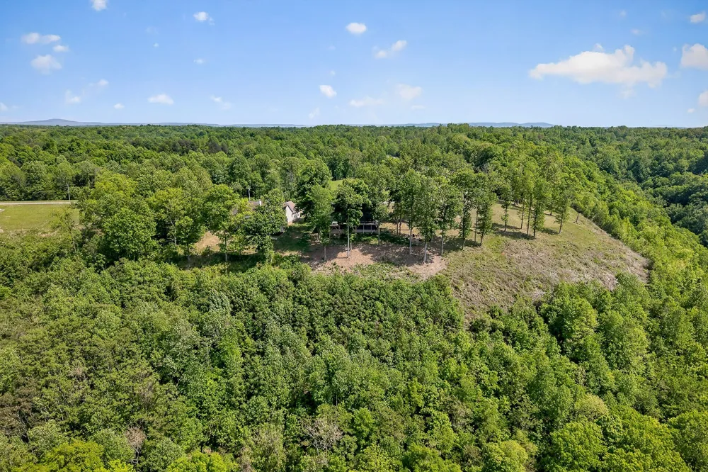1171 Hutchins Bend Rd W Sparta, TN 38583