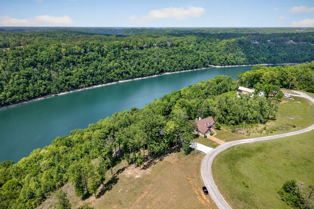 1171 Hutchins Bend Rd W Sparta, TN 38583