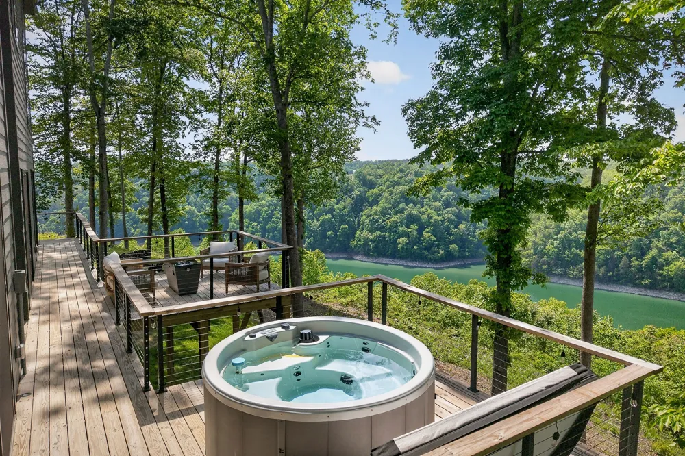 1171 Hutchins Bend Rd W Sparta, TN 38583