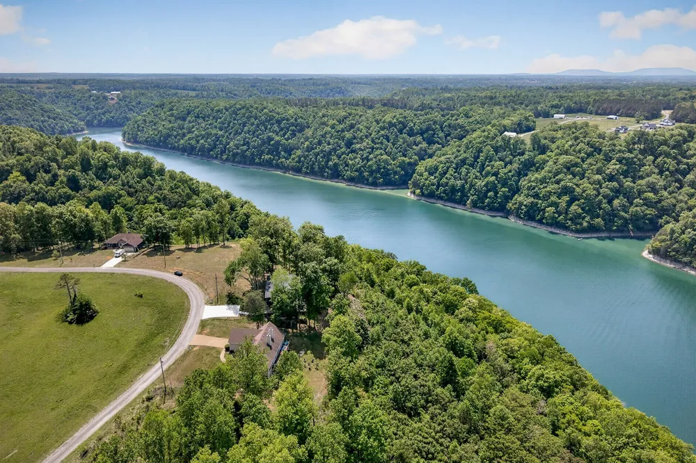 1171 Hutchins Bend Rd W Sparta, TN 38583