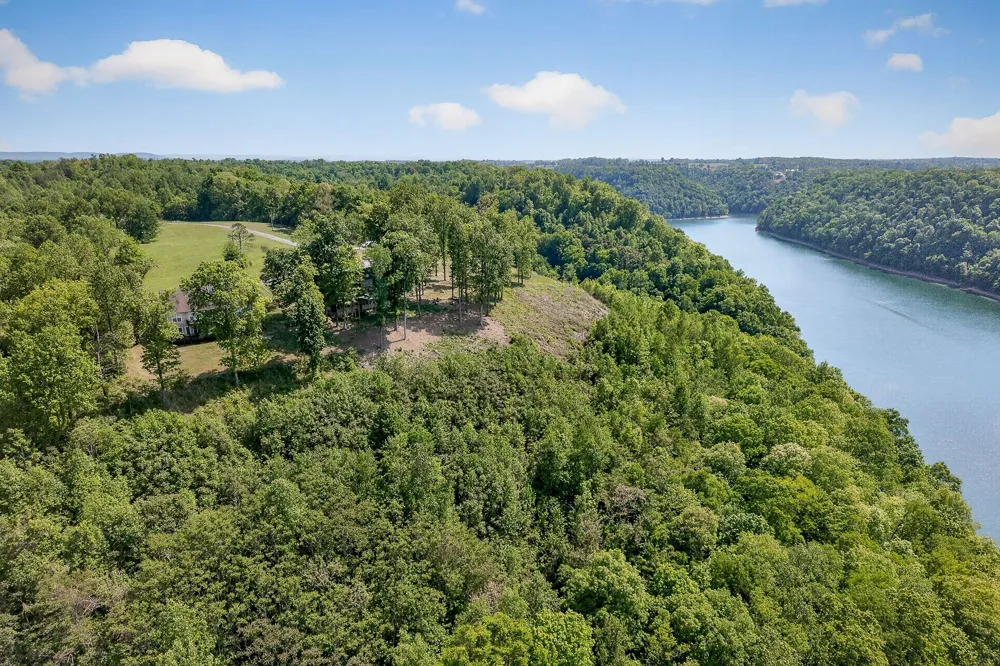 1171 Hutchins Bend Rd W Sparta, TN 38583