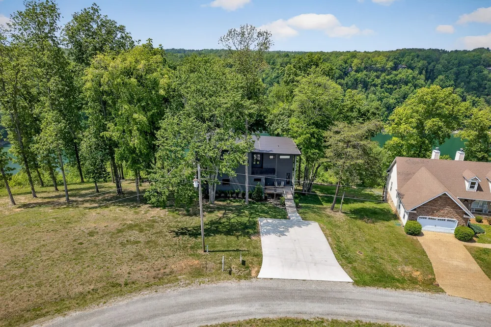 1171 Hutchins Bend Rd W Sparta, TN 38583