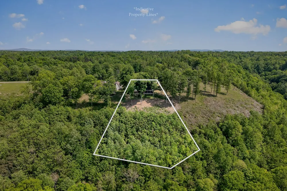 1171 Hutchins Bend Rd W Sparta, TN 38583