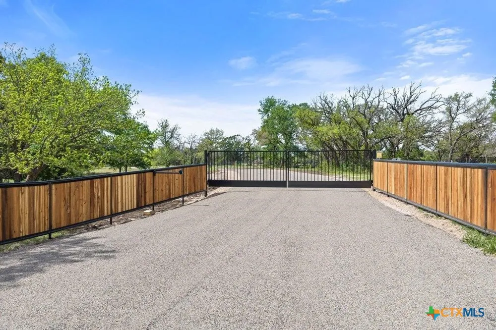 4772 County Road 340 Burnet, TX 78611