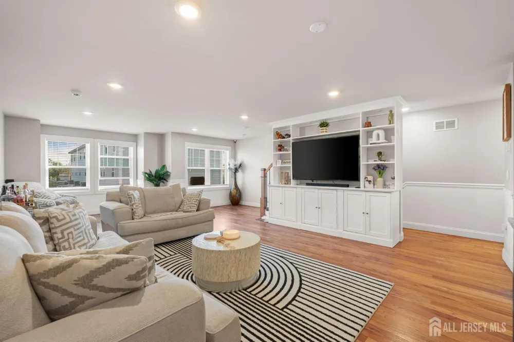 322 Mcguire Place Perth Amboy, NJ 08861