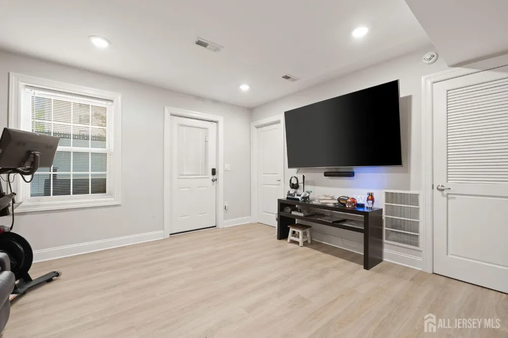 322 Mcguire Place Perth Amboy, NJ 08861