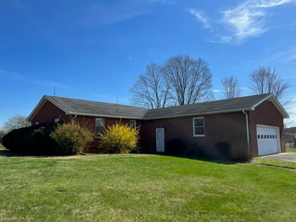 4445 E Pine Street Mount Airy, NC 27030