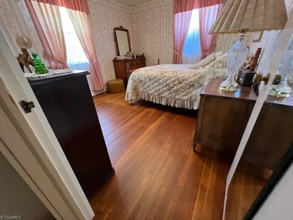 4445 E Pine Street Mount Airy, NC 27030