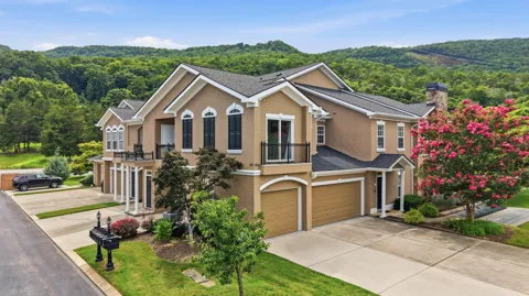105 Renaissance Court