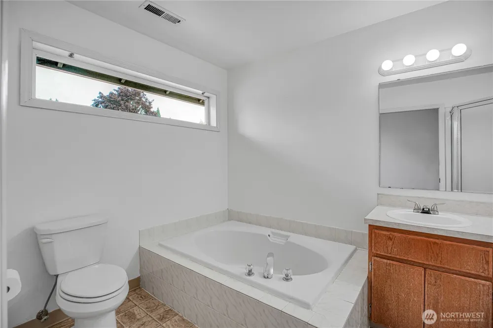 703 NW 114th St Vancouver, WA 98685
