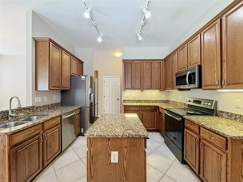468 PINEWOOD DR Davenport, FL 33896