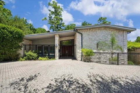6 Gessner Road