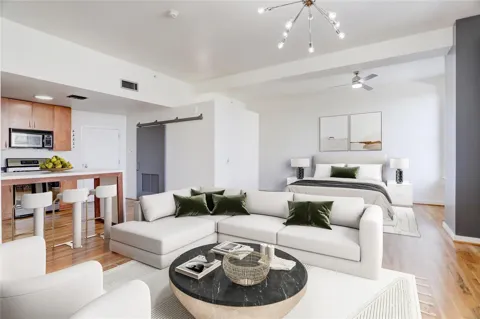 915 Franklin Street #4M