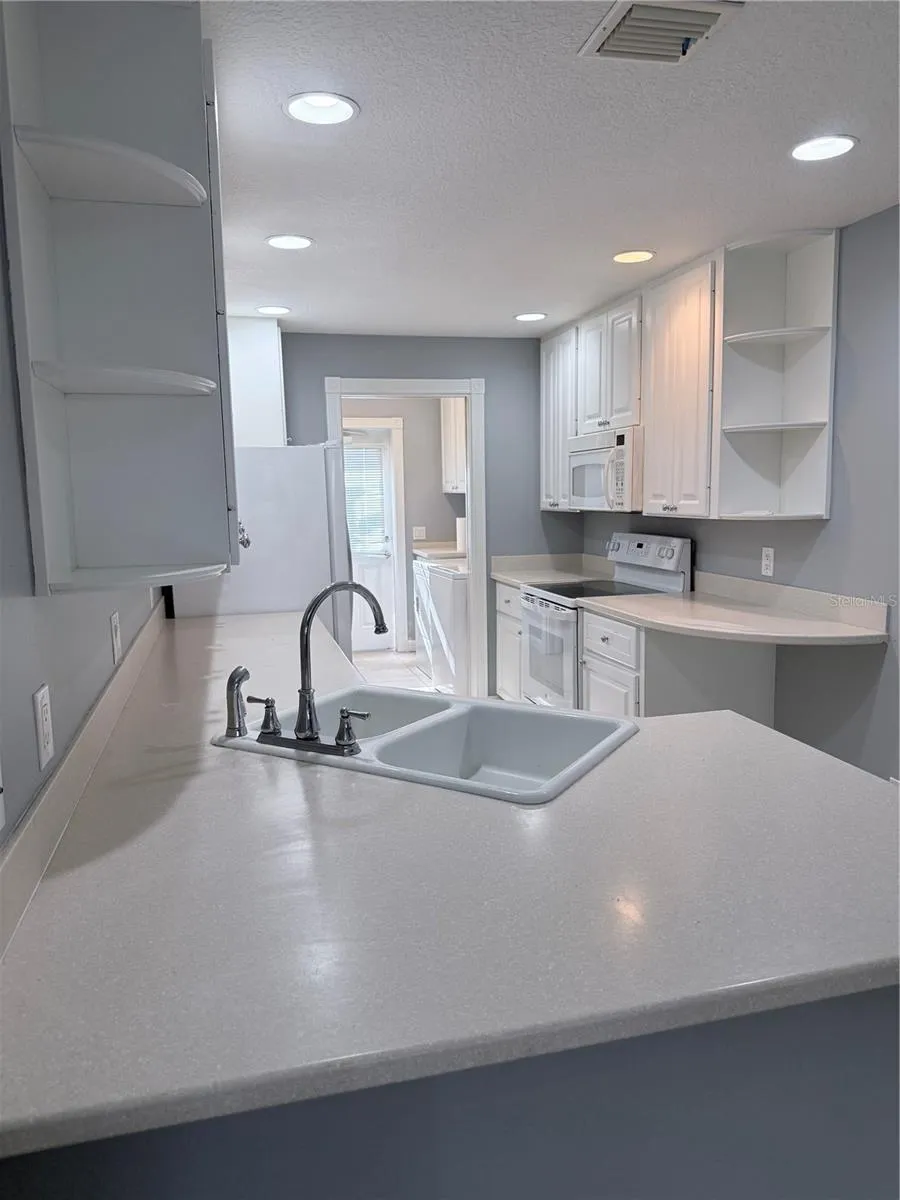 1650 NAPOLI Sarasota, FL 34232
