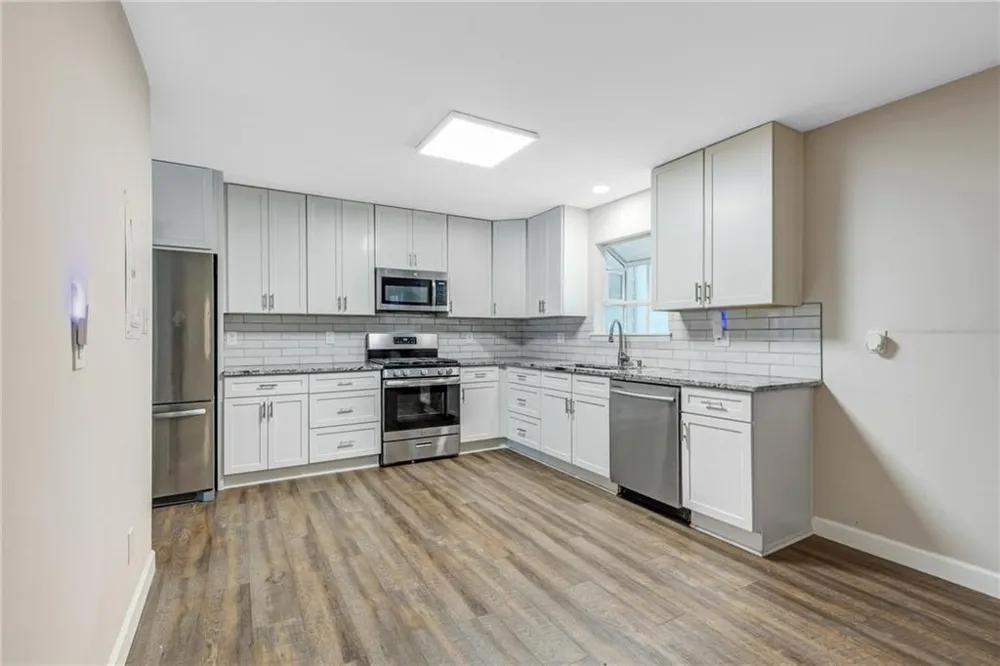 725 Anderson Walk Marietta, GA 30062
