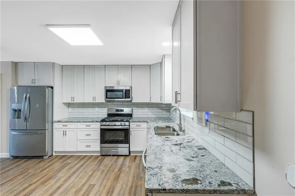725 Anderson Walk Marietta, GA 30062