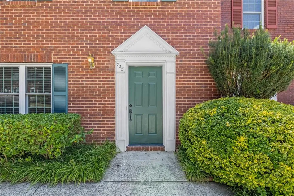 725 Anderson Walk Marietta, GA 30062