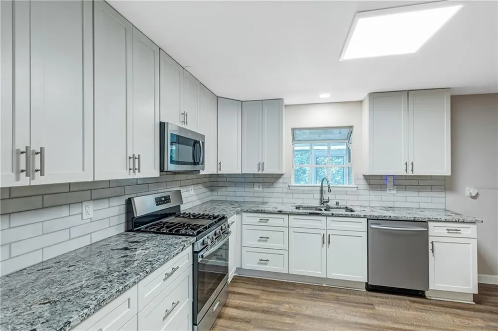 725 Anderson Walk Marietta, GA 30062
