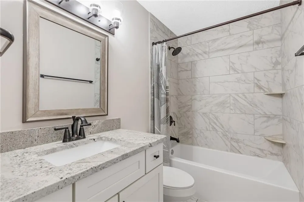 725 Anderson Walk Marietta, GA 30062