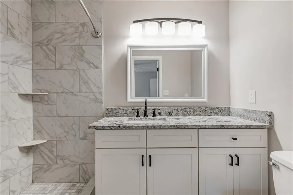 725 Anderson Walk Marietta, GA 30062