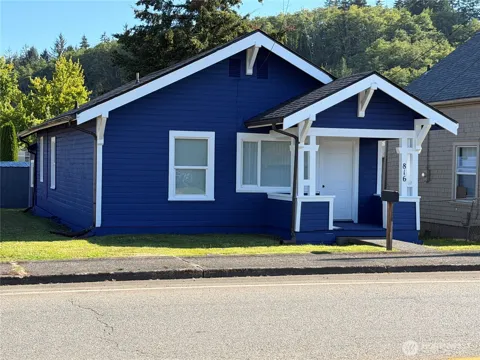 816 Perry Avenue