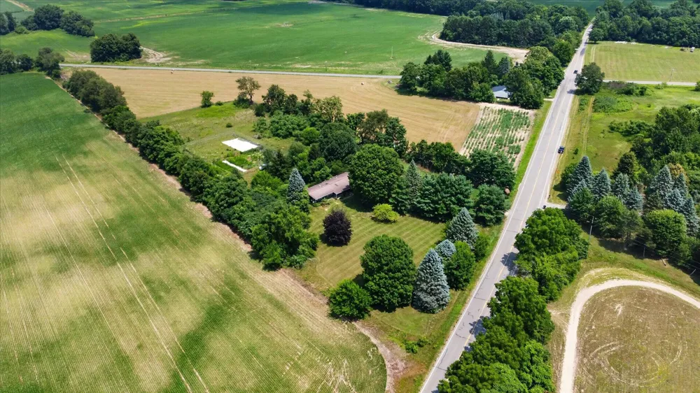 40516 County Road 669 Decatur, MI 49045