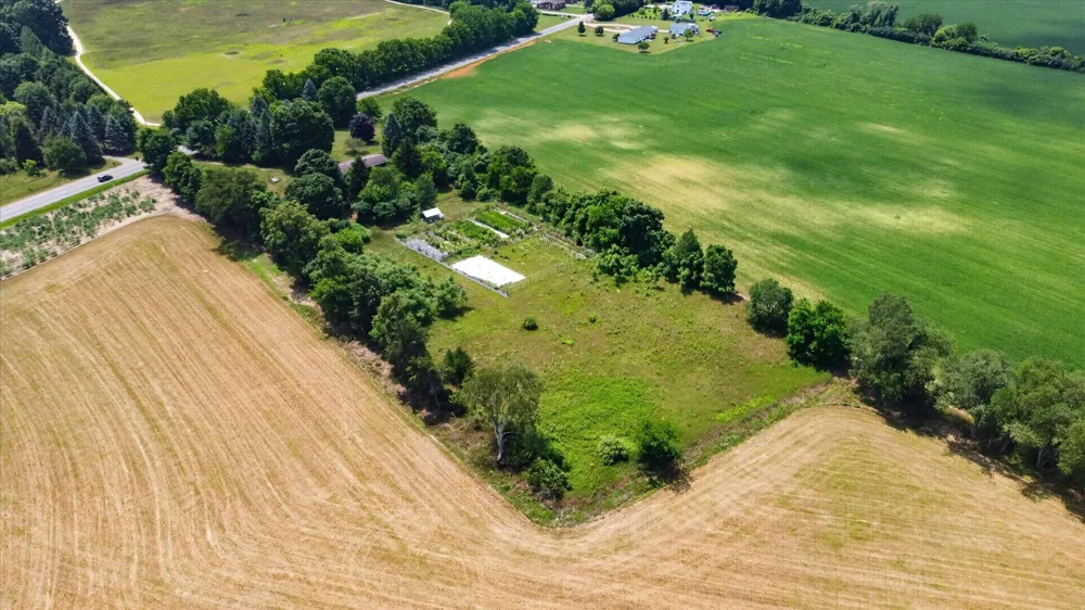 40516 County Road 669 Decatur, MI 49045