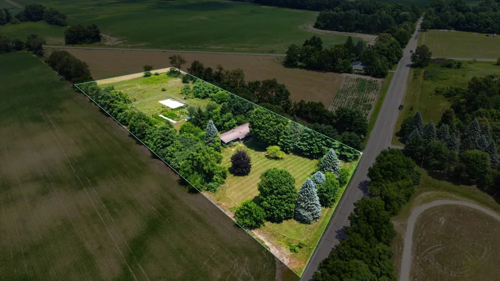 40516 County Road 669 Decatur, MI 49045