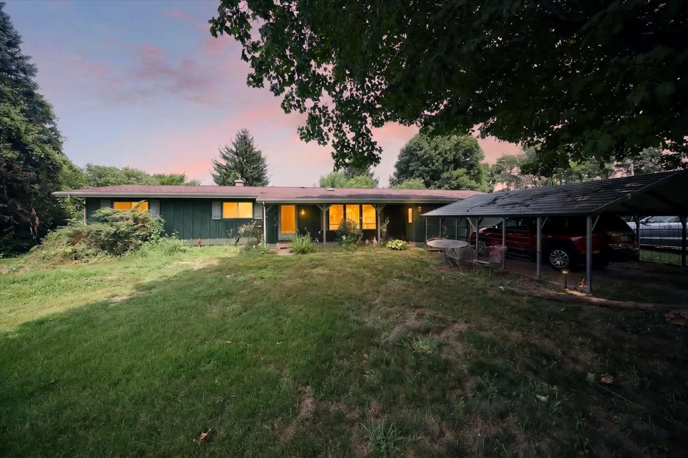 40516 County Road 669 Decatur, MI 49045