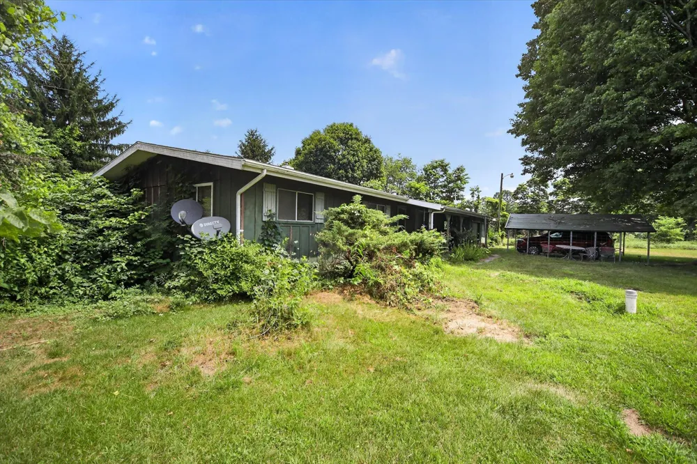 40516 County Road 669 Decatur, MI 49045