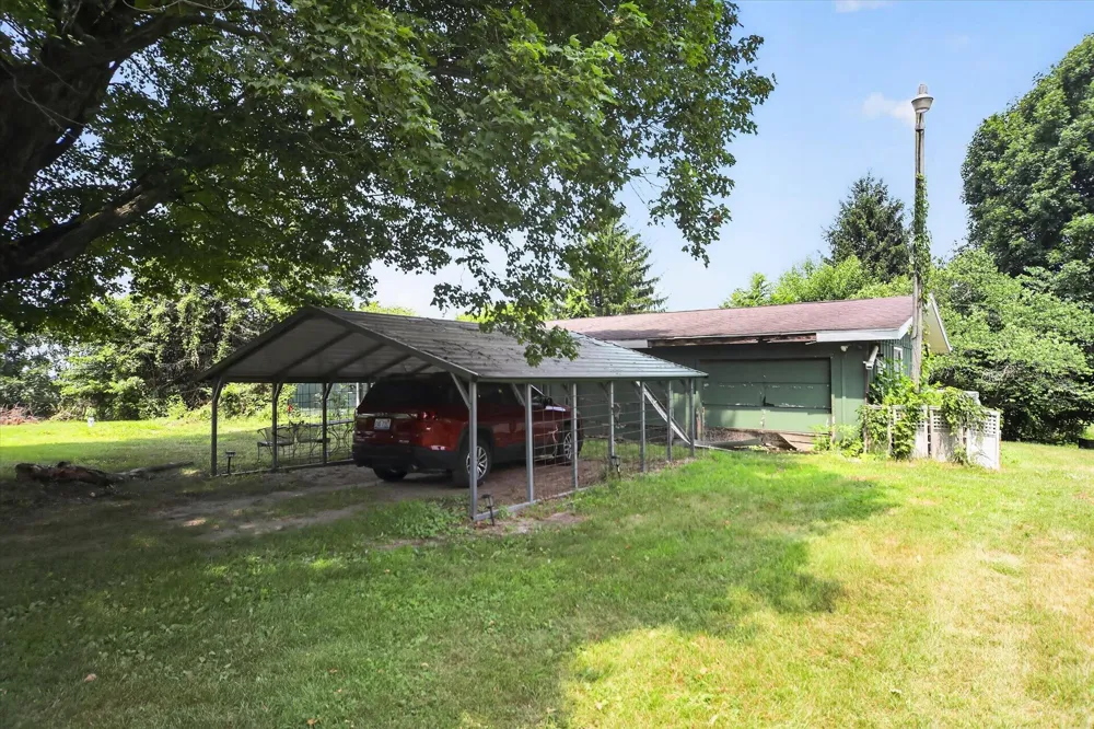 40516 County Road 669 Decatur, MI 49045