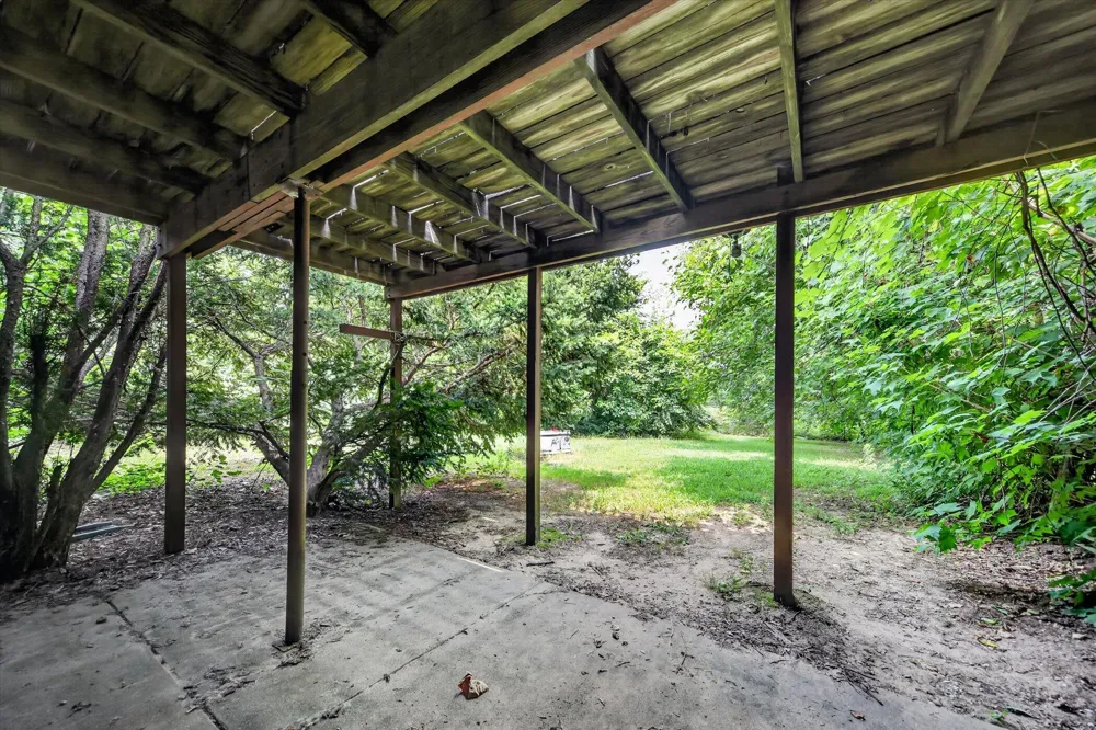 40516 County Road 669 Decatur, MI 49045