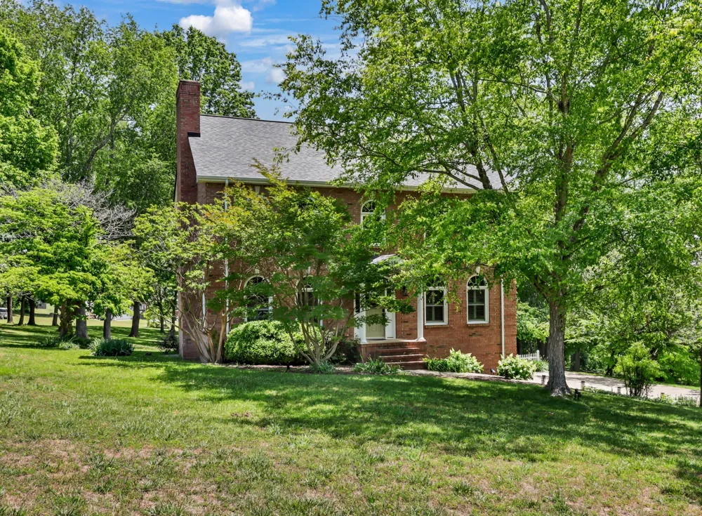 930 Doe Run Ct Adams, TN 37010