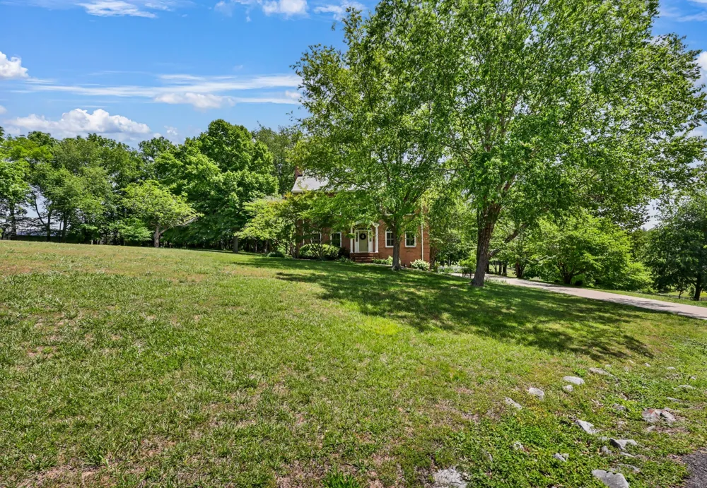 930 Doe Run Ct Adams, TN 37010