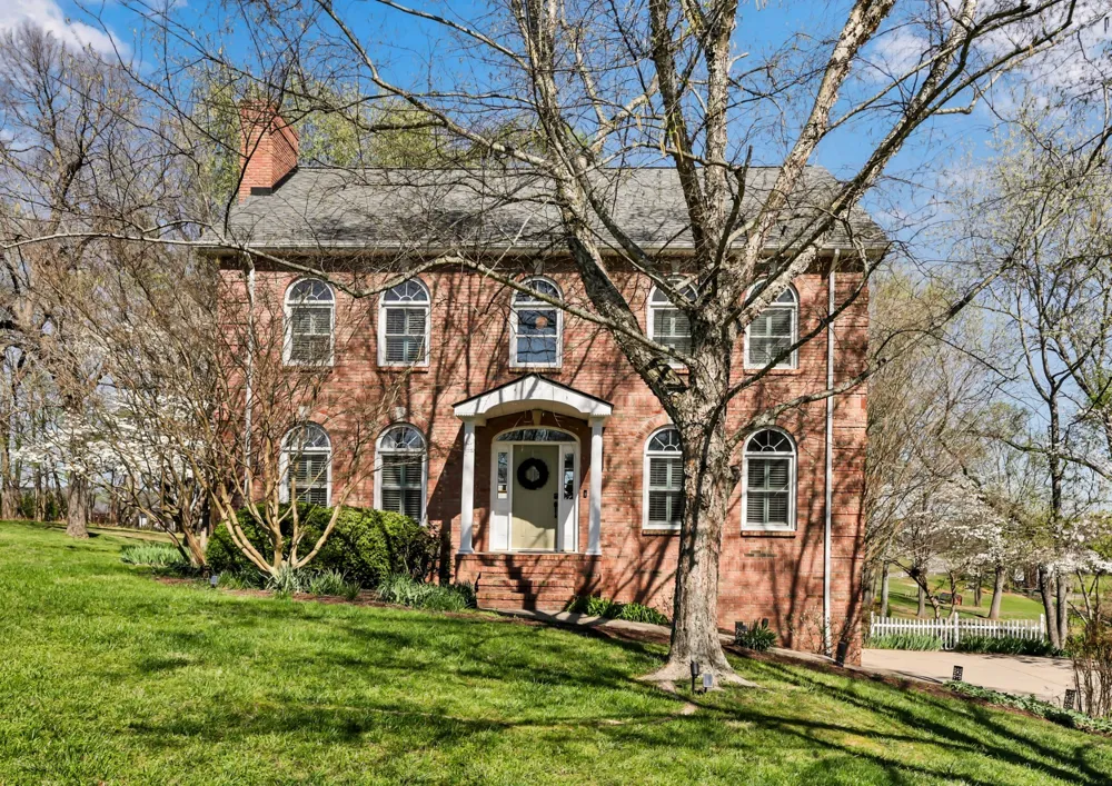 930 Doe Run Ct Adams, TN 37010