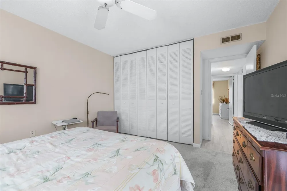 7701 STARKEY ROAD #528 Seminole, FL 33777