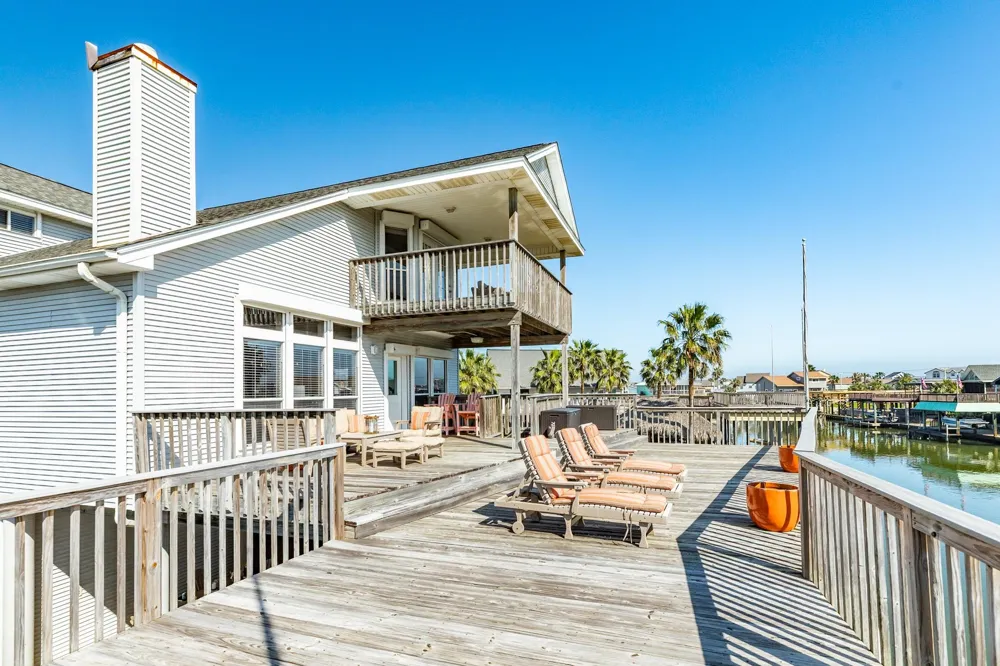 1319 Coral Way Tiki Island, TX 77554