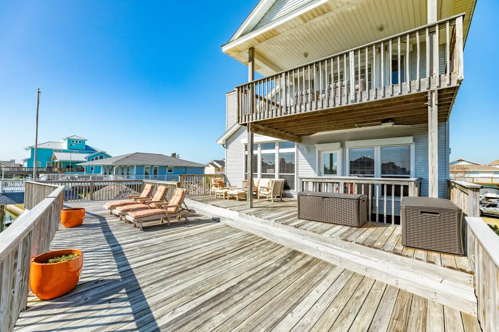 1319 Coral Way Tiki Island, TX 77554